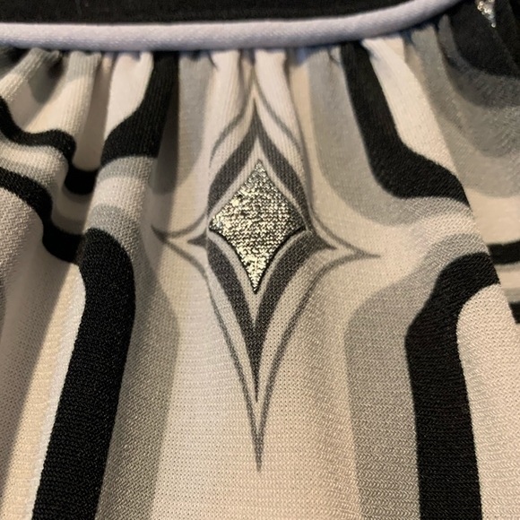 Sleeveless Top - Picture 5 of 6